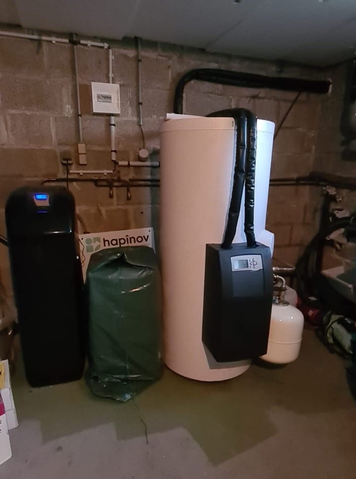 Ballon thermodynamique et adoucisseur d'eau installés en cave par Hapînov dans le Pas-de-Calais