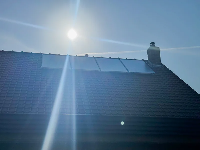 Installation solaire en toiture réalisée par Hapînov
